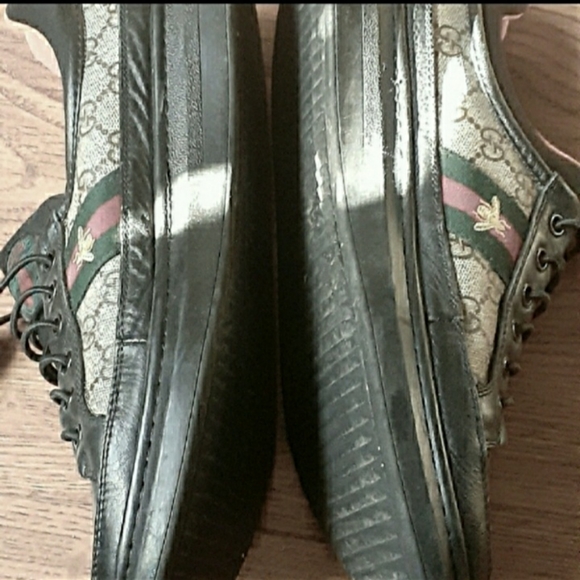 This Gucci shoes! Used but looks like new - Picture 3 of 7
